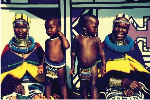 Baobab y la tribu Ndebele hacen un homenaje a la mujer