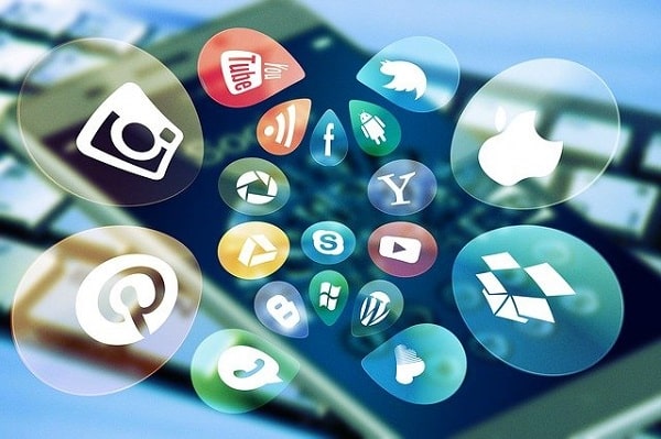 Tensión entre adolescentes y adultos por el uso inadecuado de las redes sociales